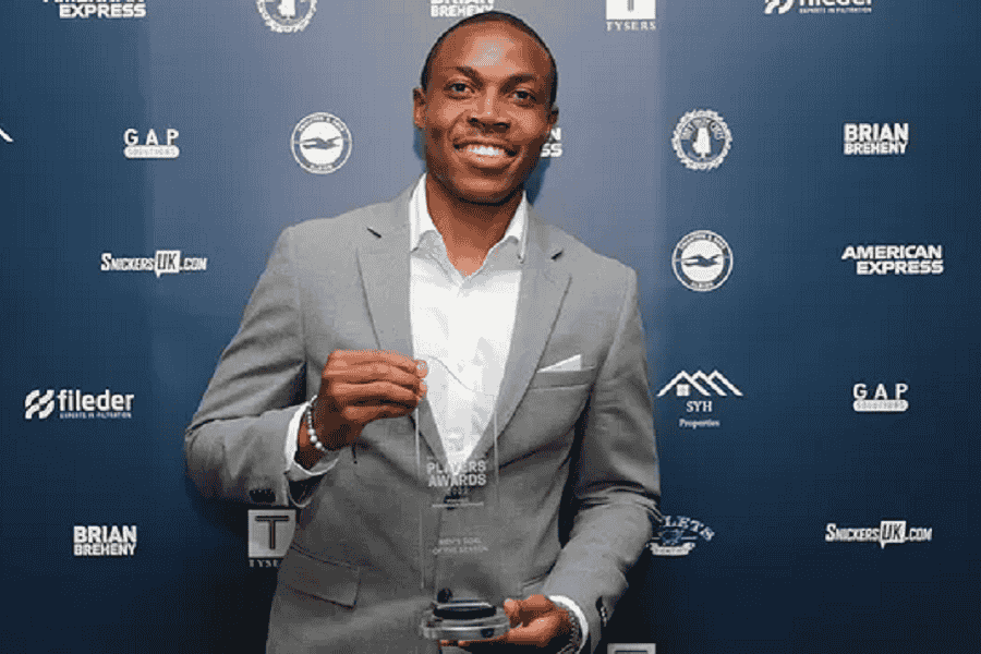 Enock Mwepu : De la gloire de la Premier League à une retraite dorée – Découvrez sa fortune, ses bolides et sa vie de famille